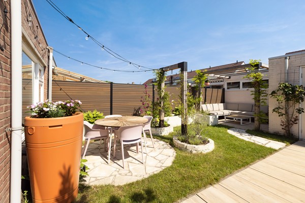Foto - Te koop: instapklare hoekwoning met oprit en garage!
